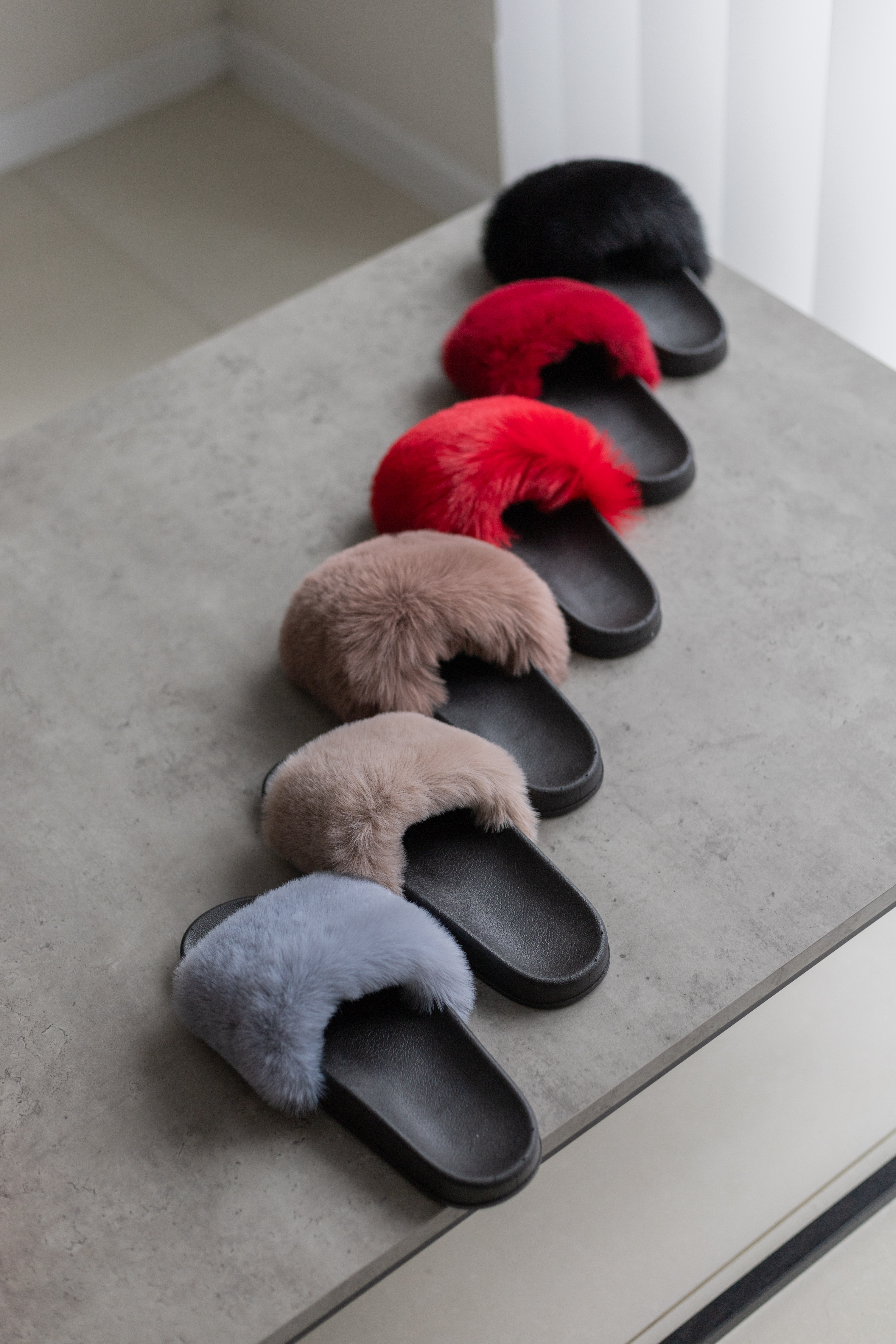 Як вибрати вуличні тапки для щоденного комфорту: матеріали, підошва і посадка