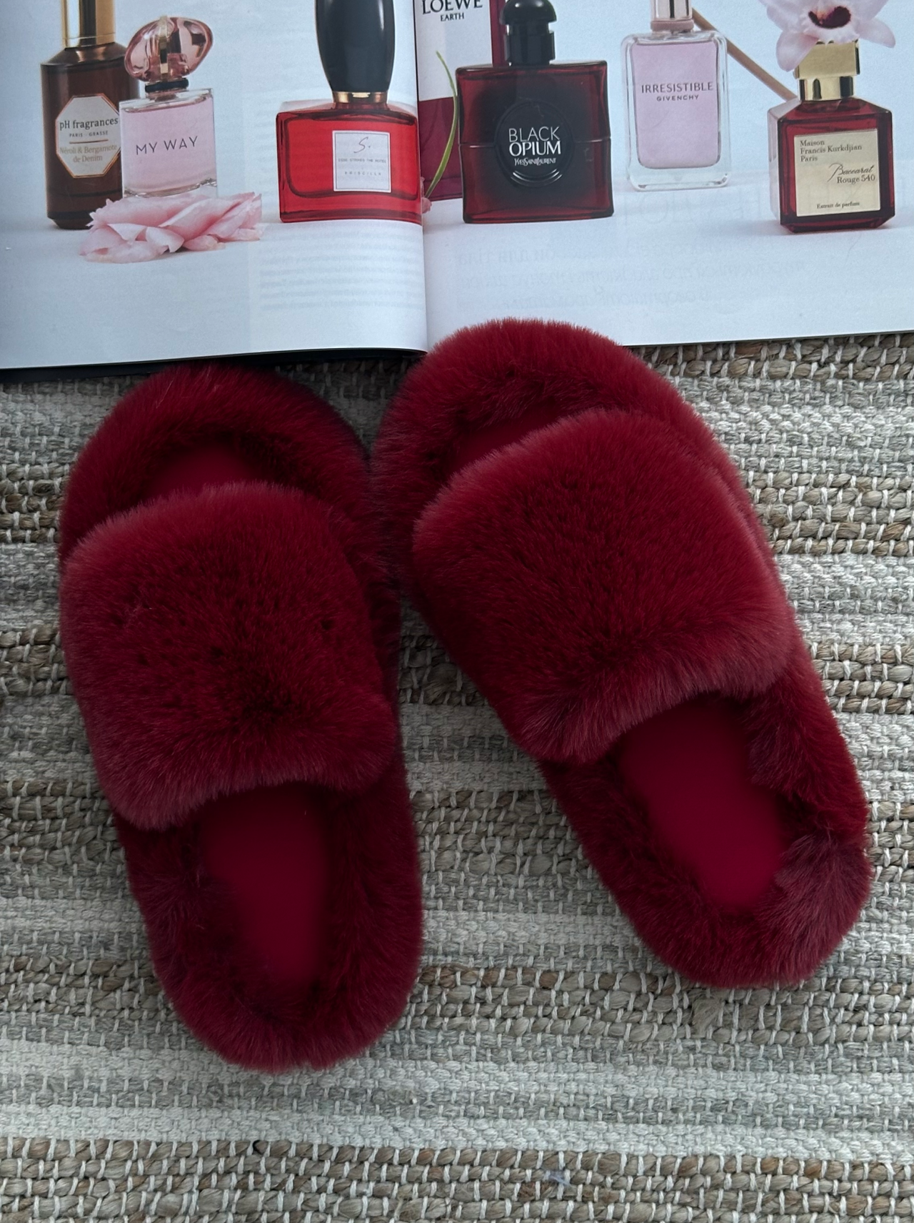 Чому варто обрати бордові тапочки?