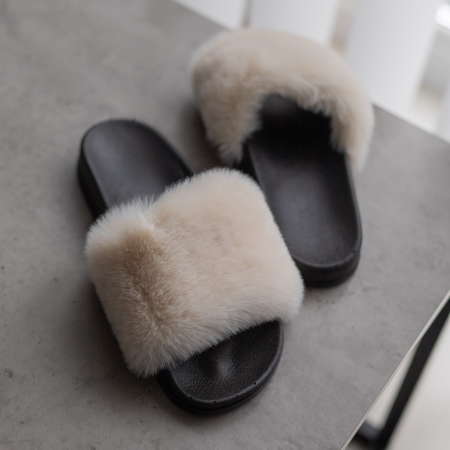 Жіночі молочні тапочки на резиновій підошві - для вулиці