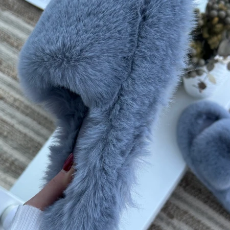Трендові жіночі тапки Luxury з еко-хутра на платформі в сірому кольорі