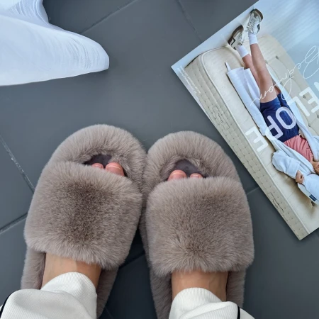 Трендові жіночі тапки Luxury з еко-хутра на платформі в Бежевому кольорі