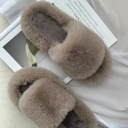 Трендові жіночі тапки Luxury з еко-хутра на платформі в Бежевому кольорі