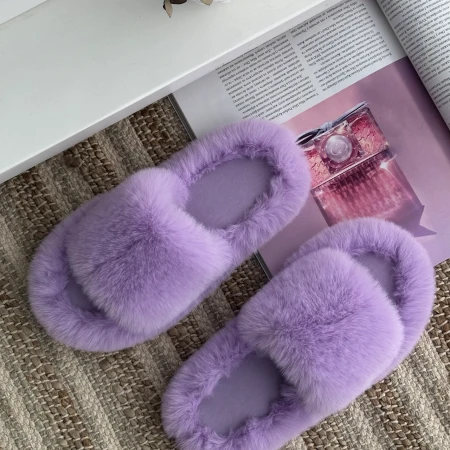 Трендові жіночі тапки Luxury з еко-хутра на платформі в Фіолетовому кольорі