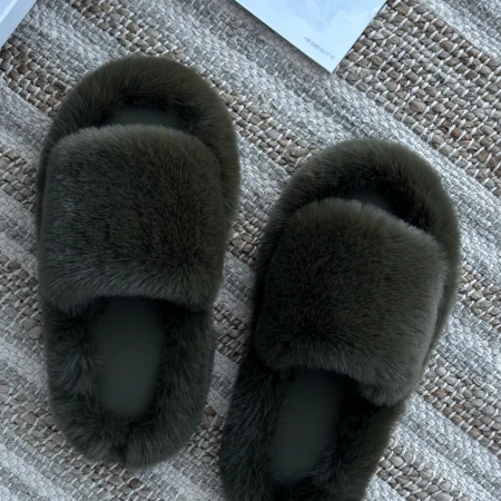 Жіночі домашні пухнасті капці Luxury з відкритим носком у темно-зеленому кольорі