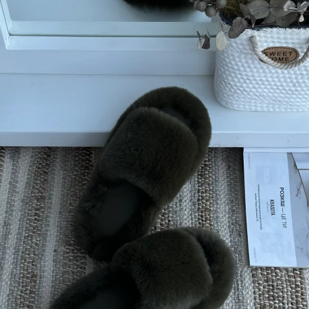 Жіночі домашні пухнасті капці Luxury з відкритим носком у темно-зеленому кольорі