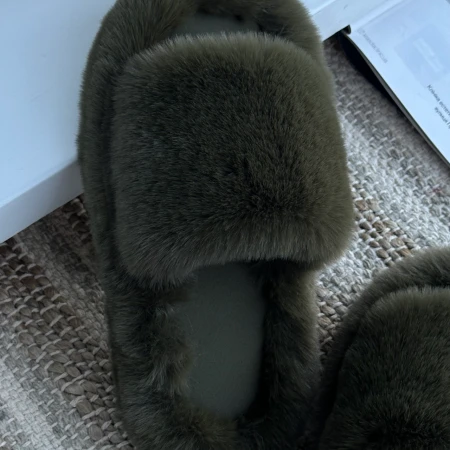 Жіночі домашні пухнасті капці Luxury з відкритим носком у темно-зеленому кольорі