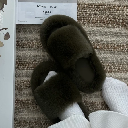 Жіночі домашні пухнасті капці Luxury з відкритим носком у темно-зеленому кольорі