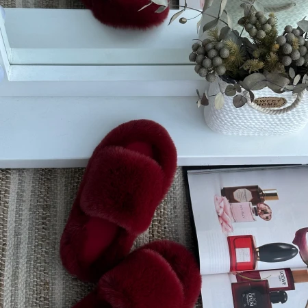 Жіночі домашні пухнасті капці Luxury з відкритим носком у Бордовому кольорі