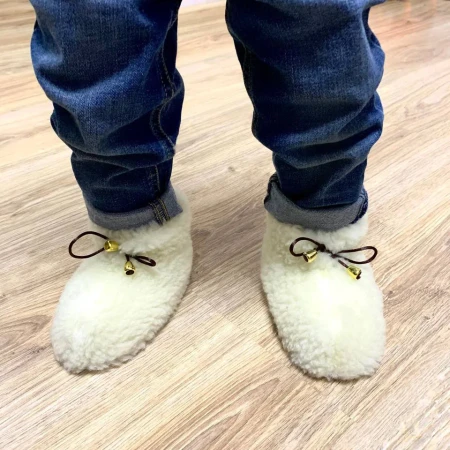 Теплі дитячи чуні-тапки з овчини на підошві EVA білі