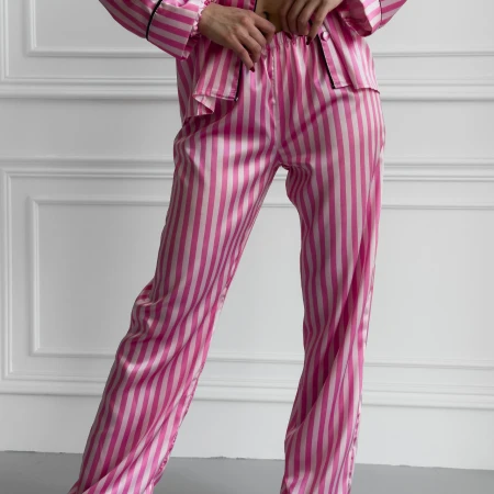 Жіноча сатинова піжама в рожеву смужку — домашній комплект штани + сорочка