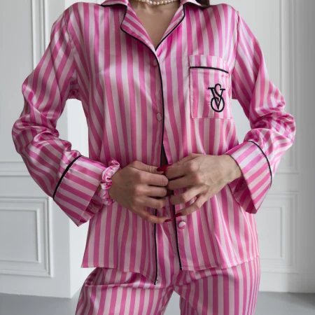 Жіноча сатинова піжама в рожеву смужку — домашній комплект штани + сорочка