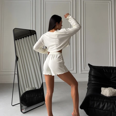 Жіноча піжама комплект: топ і шорти — стильна домашня піжама