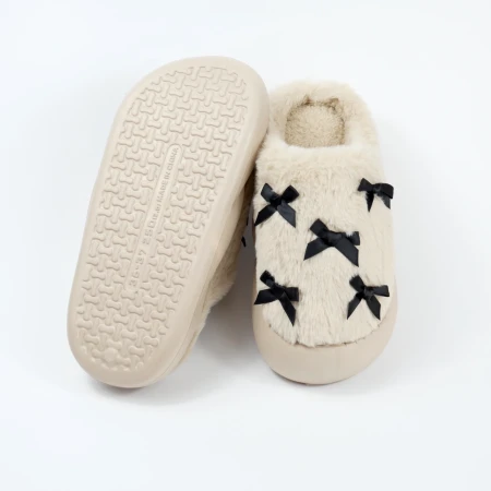 Жіночі домашні капці з бантиками у бежевому кольорі