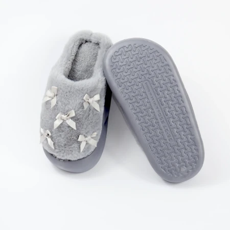 Жіночі домашні капці з бантиками у сірому кольорі